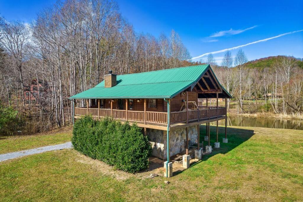 Spectacular Mtns Views With Private Hot Tub With Pool Table And Private Pond Сasa de vacaciones