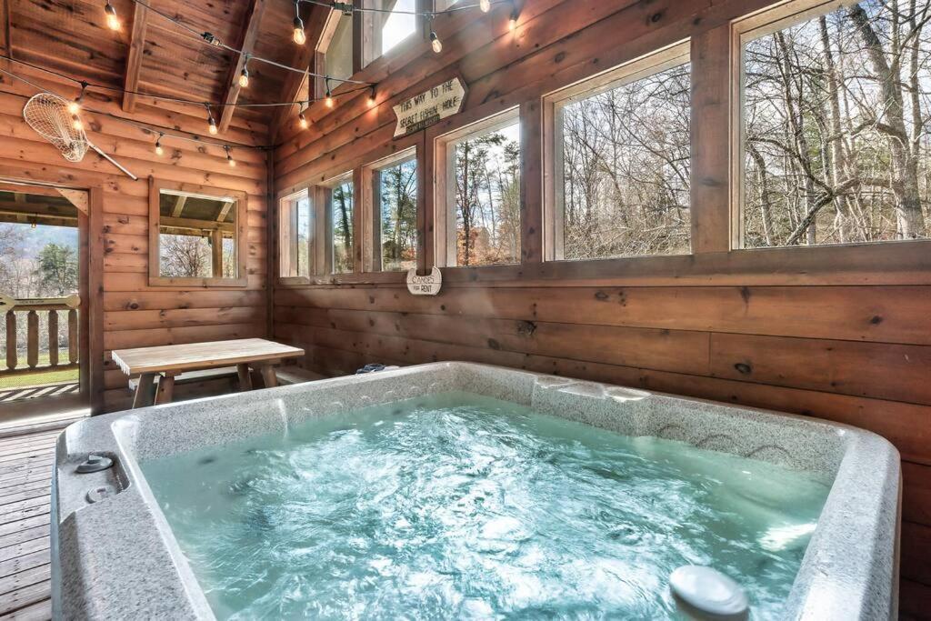 Spectacular Mtns Views With Private Hot Tub With Pool Table And Private Pond Сasa de vacaciones