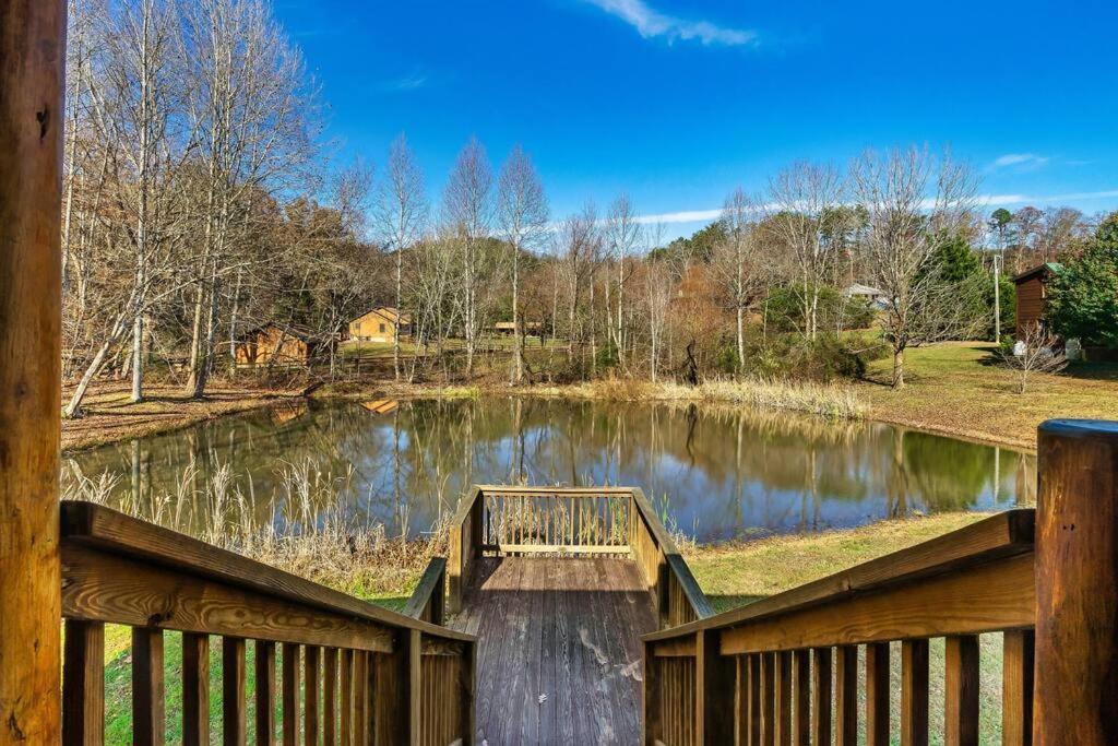 Spectacular Mtns Views With Private Hot Tub With Pool Table And Private Pond Sevierville