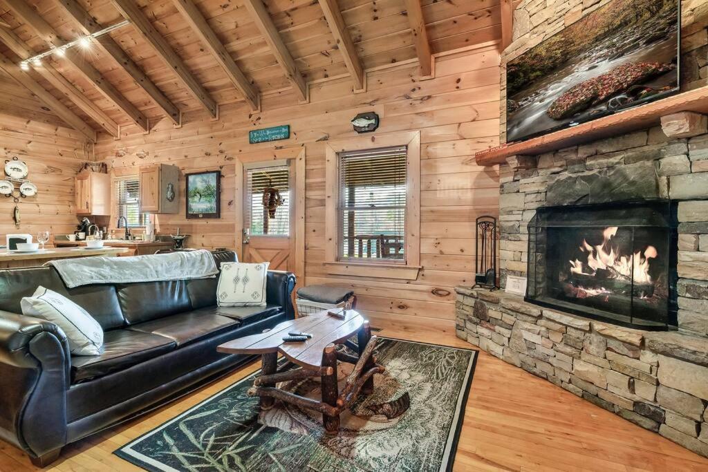 Spectacular Mtns Views With Private Hot Tub With Pool Table And Private Pond Сasa de vacaciones *