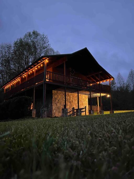 Сasa de vacaciones Spectacular Mtns Views With Private Hot Tub With Pool Table And Private Pond *