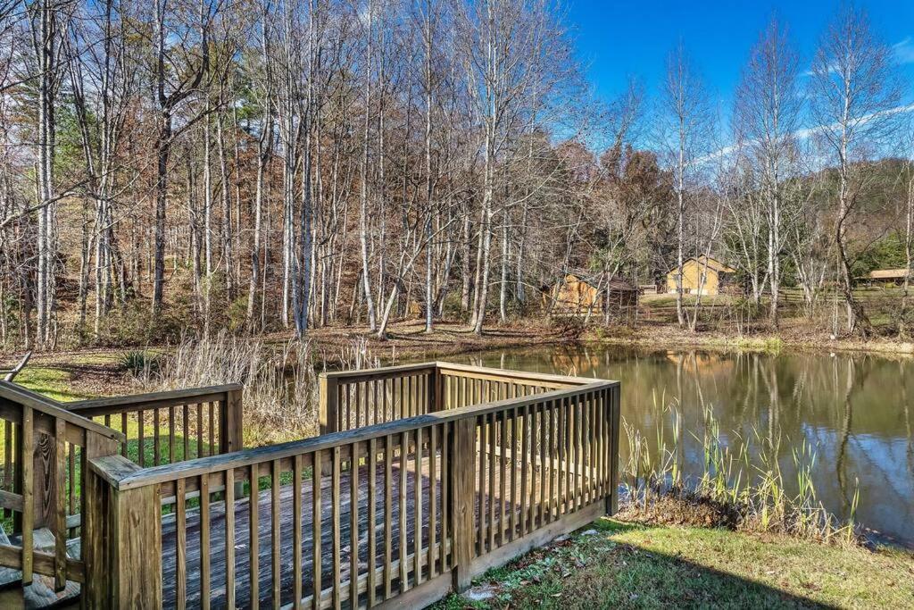 Spectacular Mtns Views With Private Hot Tub With Pool Table And Private Pond Сasa de vacaciones *