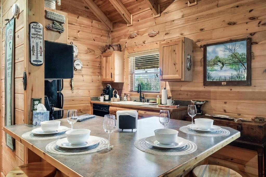 Сasa de vacaciones Spectacular Mtns Views With Private Hot Tub With Pool Table And Private Pond Sevierville