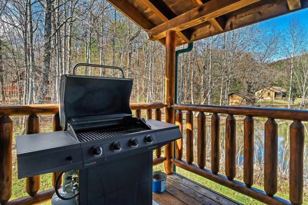 Spectacular Mtns Views With Private Hot Tub With Pool Table And Private Pond