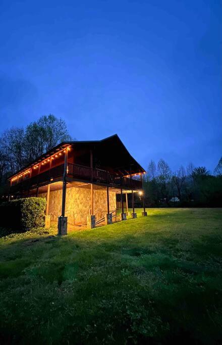 Сasa de vacaciones Spectacular Mtns Views With Private Hot Tub With Pool Table And Private Pond *