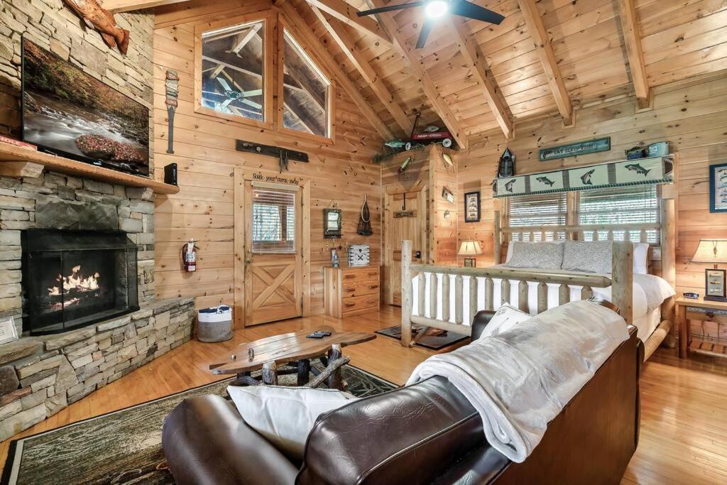 Spectacular Mtns Views With Private Hot Tub With Pool Table And Private Pond Сasa de vacaciones