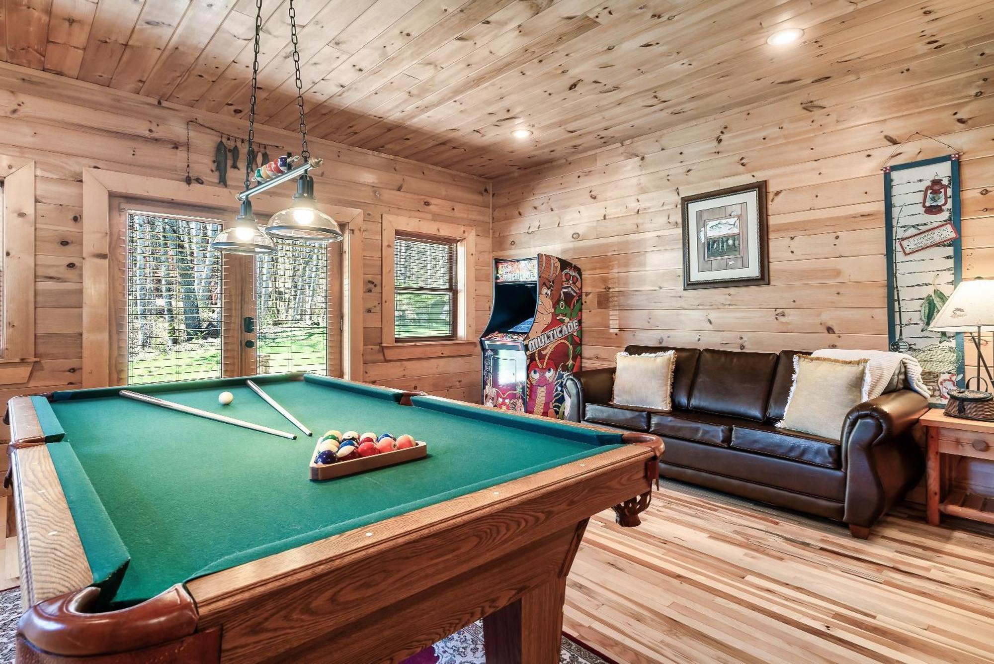 Spectacular Mtns Views With Private Hot Tub With Pool Table And Private Pond